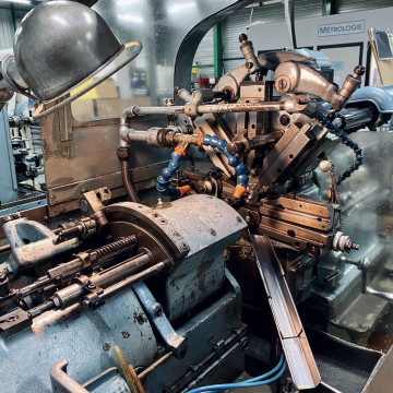 Machine CNC pour décolletage de précision