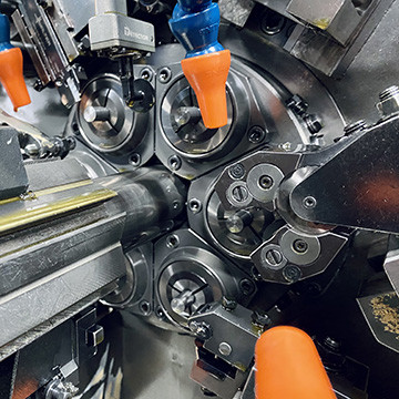 Machine CNC pour décolletage de précision